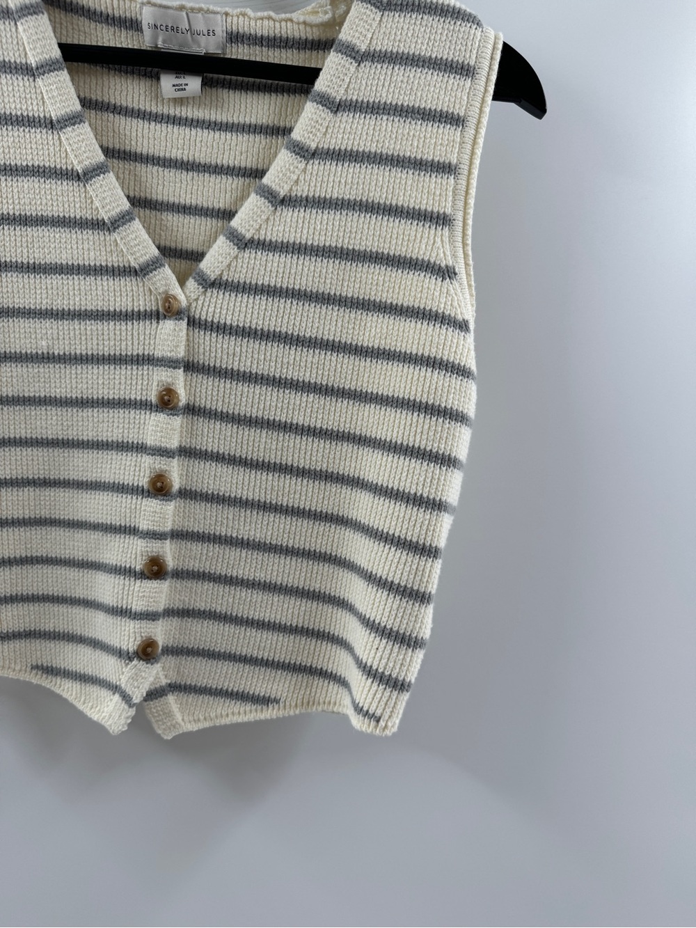 Sincerely Jules Striped Sweater Vest – Women's Large - Picture 3 of 8